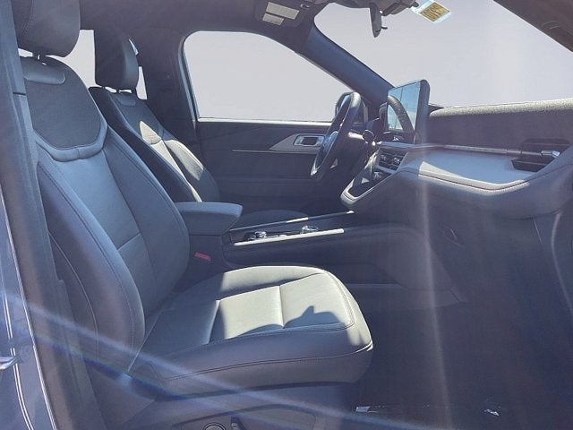 2027 Ford Explorer Active w/200A Pkg