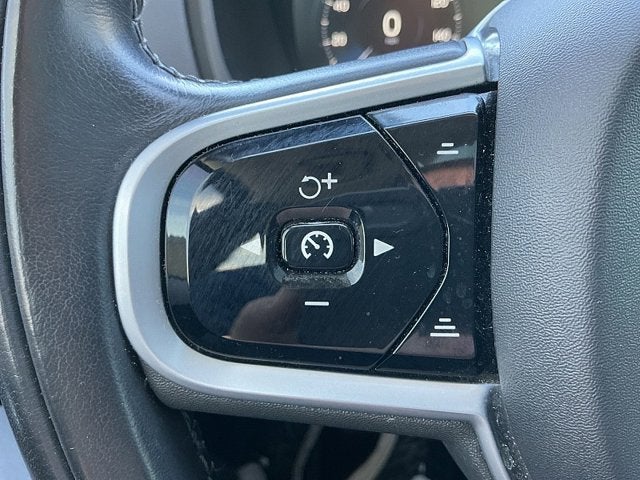 2021 Volvo XC90 Momentum